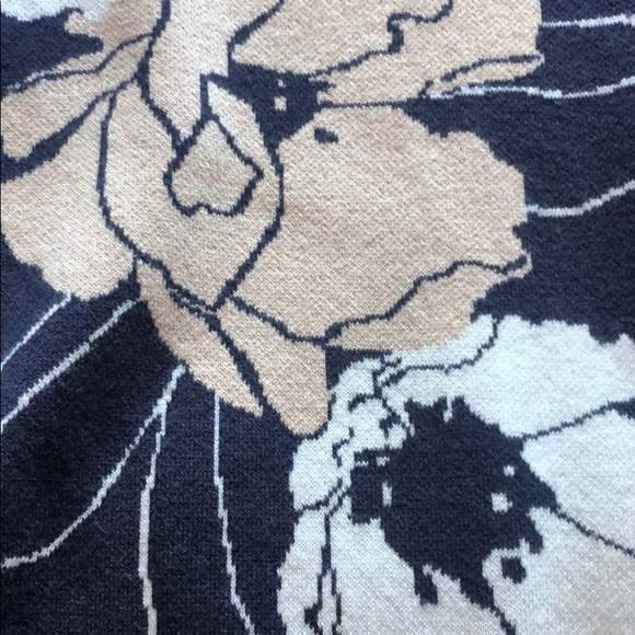 Ann Taylor Puff Sleeve Sweater - Flowers - Picture 2 of 7